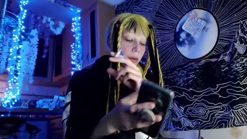Snapshot of raziel_haze chatting on January 19, 11:56 am Yrriel Strife Candy-Demon Caveboy mr. Cringe online show from January 19, 11:56 am
