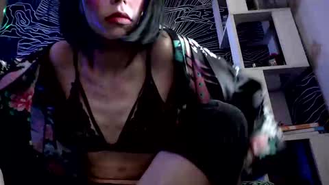 Snapshot of raziel_haze chatting on February 19, 11:38 am Yrriel Strife Candy-Demon Caveboy mr. Cringe online show from February 19, 11:38 am