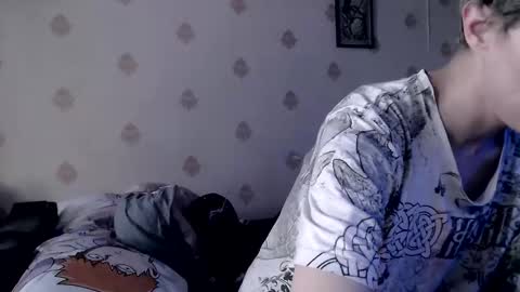 Snapshot of raziel_haze chatting on February 25, 9:31 am Yrriel Strife Candy-Demon Caveboy mr. Cringe online show from February 25, 9:31 am