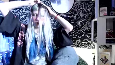 Snapshot of raziel_haze chatting on February 27, 7:44 am Yrriel Strife Candy-Demon Caveboy mr. Cringe online show from February 27, 7:44 am