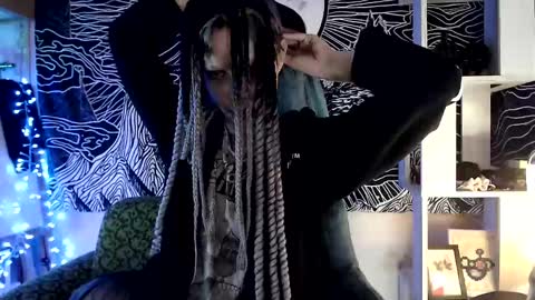 Snapshot of raziel_haze chatting on February 28, 6:32 am Yrriel Strife Candy-Demon Caveboy mr. Cringe online show from February 28, 6:32 am