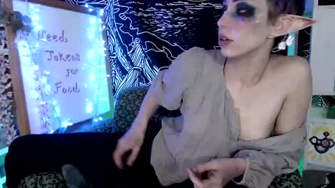 Snapshot of raziel_haze chatting on March 4, 2:42 pm Yrriel Strife Candy-Demon Caveboy mr. Cringe online show from March 4, 2:42 pm