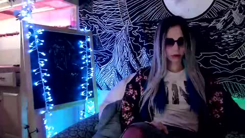 Snapshot of raziel_haze chatting on March 5, 2:12 pm Yrriel Strife Candy-Demon Caveboy mr. Cringe online show from March 5, 2:12 pm