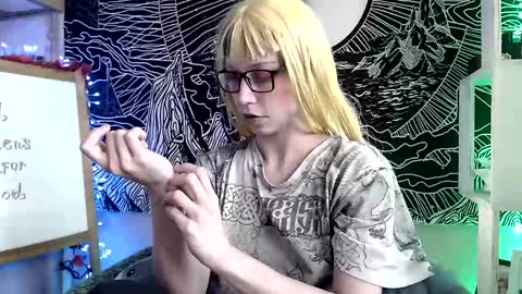 Snapshot of raziel_haze chatting on March 9, 7:34 am Yrriel Strife Candy-Demon Caveboy mr. Cringe online show from March 9, 7:34 am