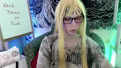 Snapshot of raziel_haze chatting on March 9, 10:41 am Yrriel Strife Candy-Demon Caveboy mr. Cringe online show from March 9, 10:41 am
