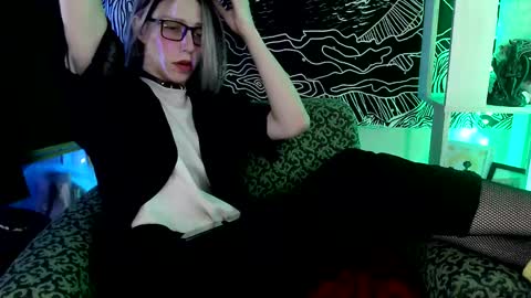 Snapshot of raziel_haze chatting on March 10, 10:48 am Yrriel Strife Candy-Demon Caveboy mr. Cringe online show from March 10, 10:48 am