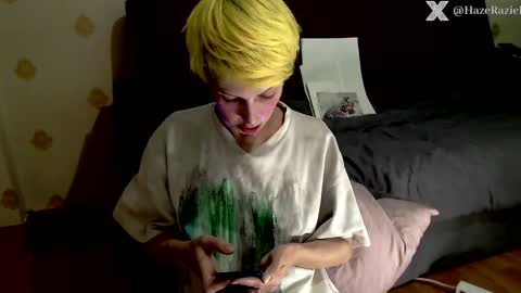 Snapshot of raziel_haze chatting on September 10, 5:13 pm Yrriel Strife Candy-Demon Caveboy mr. Cringe online show from September 10, 5:13 pm
