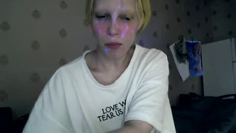 Snapshot of raziel_haze chatting on April 5, 12:24 pm Yrriel Strife Candy-Demon Caveboy mr. Cringe online show from April 5, 12:24 pm