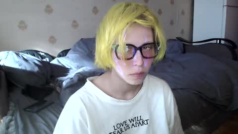 Snapshot of raziel_haze chatting on April 6, 6:47 am Yrriel Strife Candy-Demon Caveboy mr. Cringe online show from April 6, 6:47 am