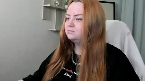 Snapshot of razoom_emma chatting on June 10, 9:46 pm Emma Razumovskaya online show from June 10, 9:46 pm