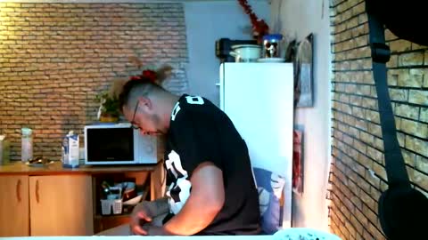 Snapshot of real_coupl3 chatting on February 19, 6:48 pm real_coupl3 online show from February 19, 6:48 pm