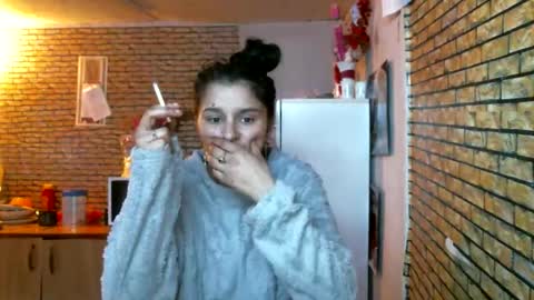 Snapshot of real_coupl3 chatting on March 7, 6:43 am real_coupl3 online show from March 7, 6:43 am