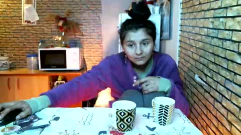 Snapshot of real_coupl3 chatting on March 8, 4:38 am real_coupl3 online show from March 8, 4:38 am