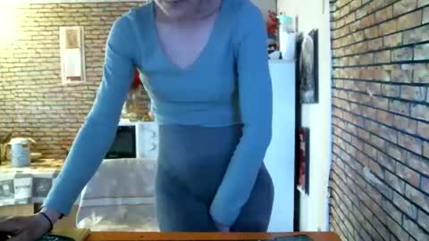 Snapshot of real_coupl3 chatting on March 25, 7:25 am real_coupl3 online show from March 25, 7:25 am