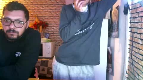 Snapshot of real_coupl3 chatting on April 1, 6:03 am real_coupl3 online show from April 1, 6:03 am