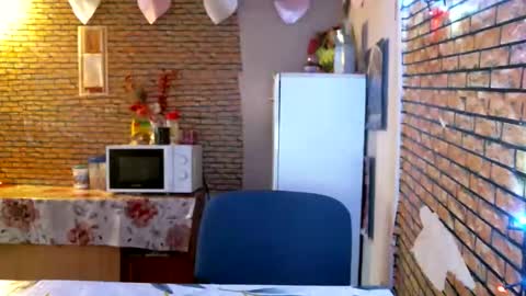 Snapshot of real_coupl3 chatting on April 21, 11:27 am real_coupl3 online show from April 21, 11:27 am