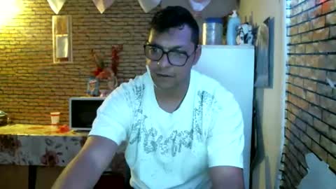 Snapshot of real_coupl3 chatting on April 28, 3:22 am real_coupl3 online show from April 28, 3:22 am