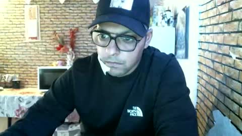 Snapshot of real_coupl3 chatting on April 29, 8:29 am real_coupl3 online show from April 29, 8:29 am