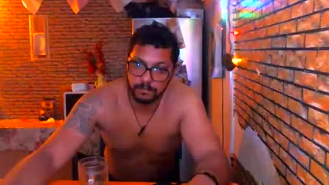 Snapshot of real_coupl3 chatting on June 6, 3:33 am real_coupl3 online show from June 6, 3:33 am