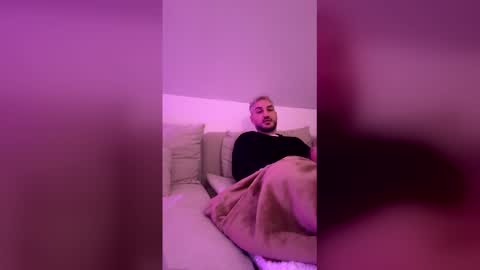 Snapshot of realdeal2000 chatting on March 29, 12:54 am realdeal2000 online show from March 29, 12:54 am