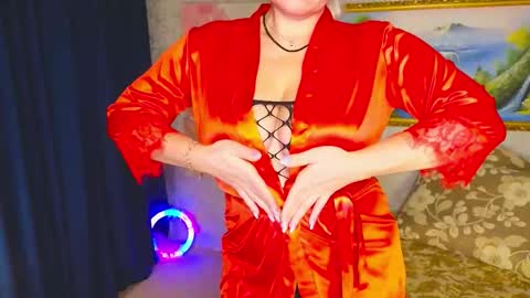 Im a little sick. Ill be back soon. online show from November 5, 1:00 pm