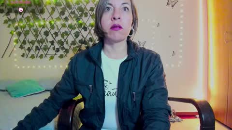 Snapshot of rebbeca09 chatting on September 24, 10:40 am Rebbeca online show from September 24, 10:40 am