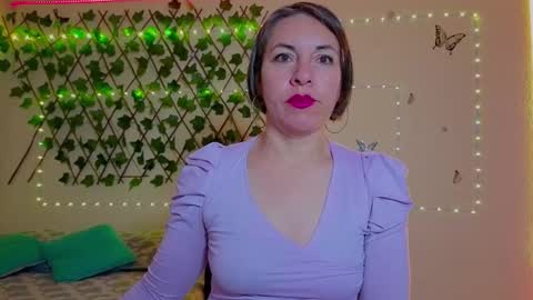 Snapshot of rebbeca09 chatting on October 23, 10:36 am Rebbeca online show from October 23, 10:36 am