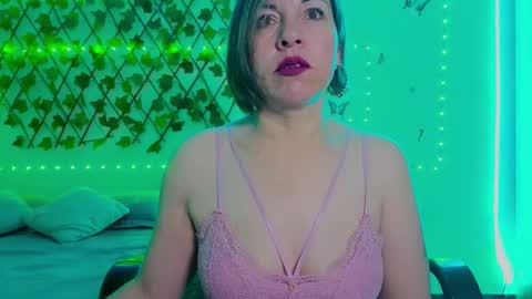 Snapshot of rebbeca09 chatting on November 5, 10:26 am Rebbeca online show from November 5, 10:26 am