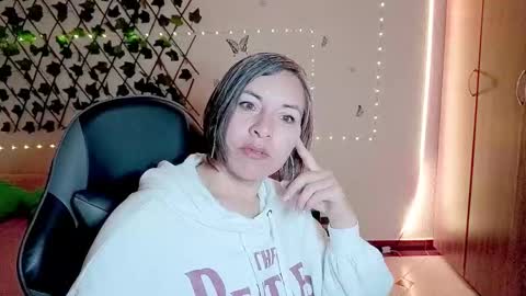 Snapshot of rebbeca09 chatting on November 14, 10:25 am Rebbeca online show from November 14, 10:25 am