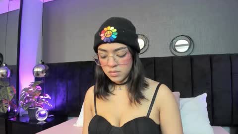 rebeca_taylor_ online show from March 1, 12:51 pm