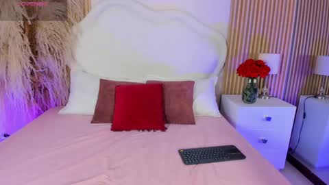 rebeca_taylor_ online show from May 10, 12:10 pm