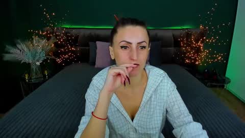 rebecca_diamonds online show from February 6, 6:40 am