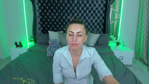 rebecca_diamonds online show from November 25, 6:13 am