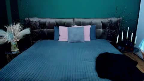 rebecca_diamonds online show from February 5, 7:35 am