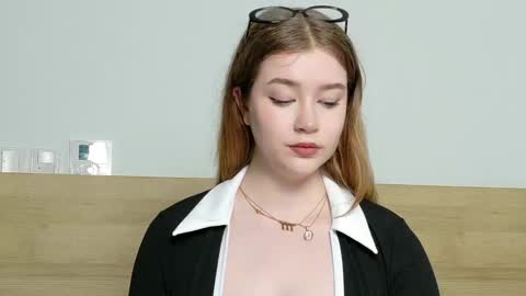 rebecca_lace online show from September 18, 6:10 pm