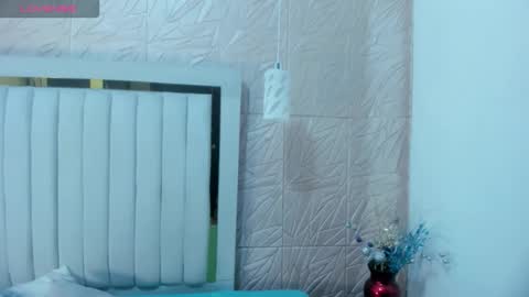 Snapshot of rebecca_mitchell chatting on September 19, 11:33 am Rebecca online show from September 19, 11:33 am