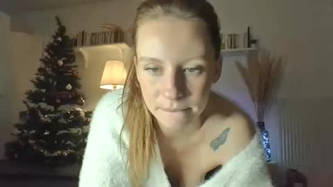 CuttieBecca online show from December 2, 7:05 pm