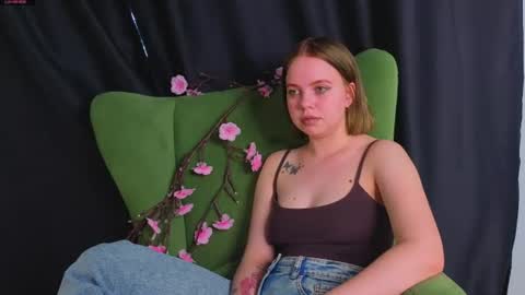 Snapshot of rebeccacruze chatting on June 14, 7:54 am rebeccacruze online show from June 14, 7:54 am