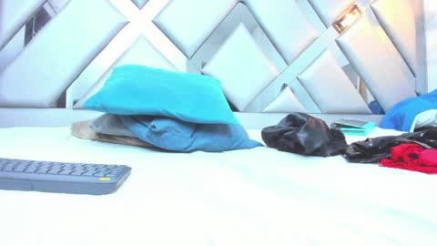 Snapshot of rebeccamitchell_ chatting on April 19, 6:10 pm rebeccamitchell_ online show from April 19, 6:10 pm