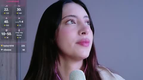 rebeccawhite_meow online show from December 3, 9:24 pm