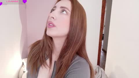 Snapshot of rebeccawhite_meow chatting on August 5, 7:06 pm rebeccawhite_meow online show from August 5, 7:06 pm