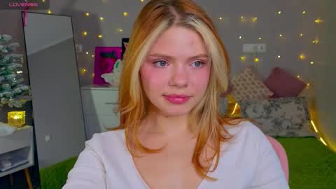 red__candy online show from December 15, 2:10 pm