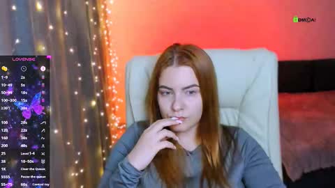 Snapshot of red__dizzy chatting on October 21, 10:32 pm red__dizzy online show from October 21, 10:32 pm