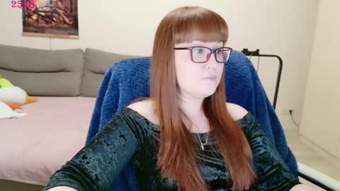 Snapshot of red_fox777 chatting on April 18, 7:07 pm Lisa online show from April 18, 7:07 pm