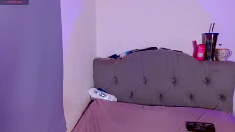 IG   OF red moonn online show from December 16, 5:23 am