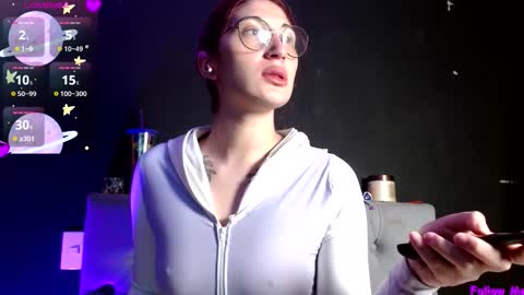 IG   OF red moonn online show from February 4, 3:45 am