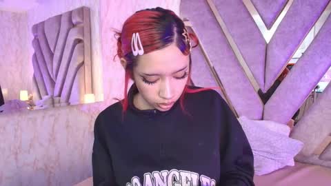 red_pandaa online show from November 18, 3:23 am