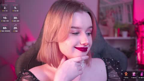 Snapshot of red_queeen chatting on December 6, 9:35 pm QUEEN OF EVIL online show from December 6, 9:35 pm