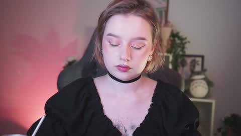 Snapshot of red_queeen chatting on January 9, 6:15 pm QUEEN OF EVIL online show from January 9, 6:15 pm