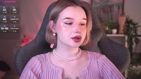 Snapshot of red_queeen chatting on January 16, 8:25 pm QUEEN OF EVIL online show from January 16, 8:25 pm
